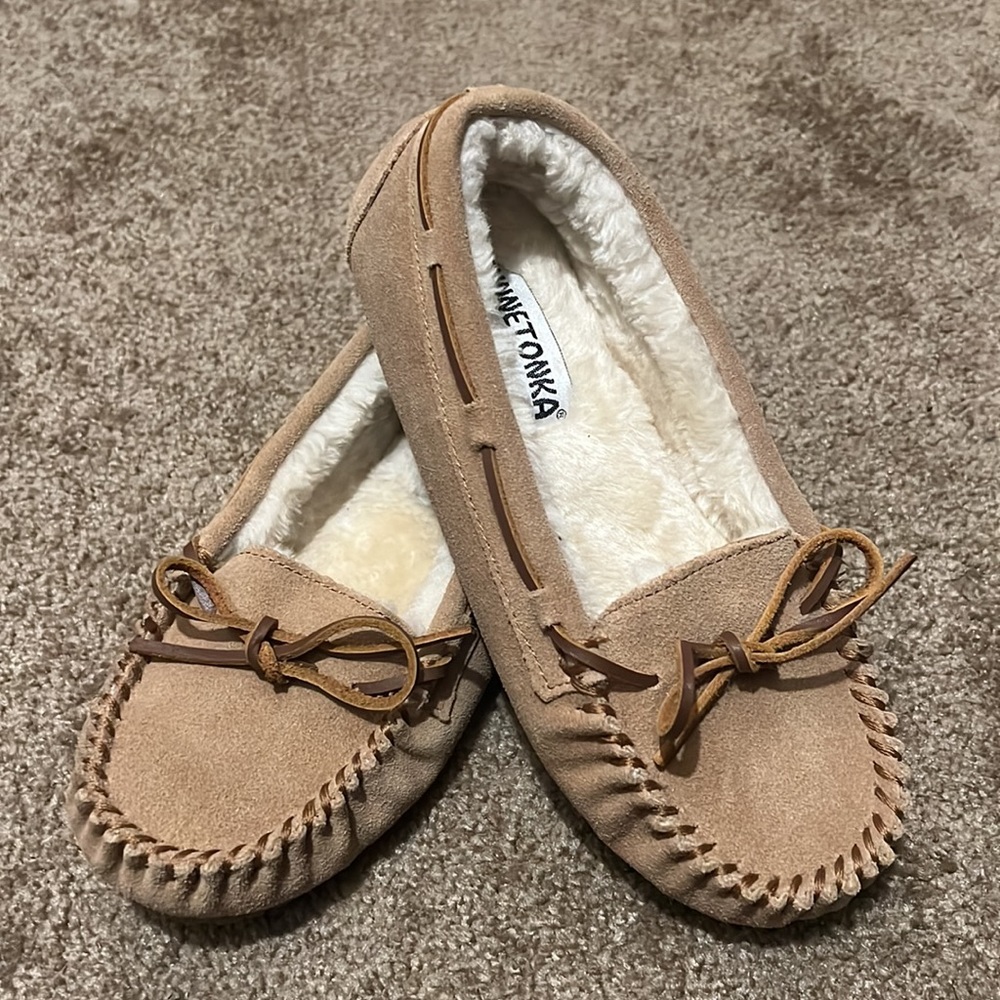 Brand new Minnetonka moccasins